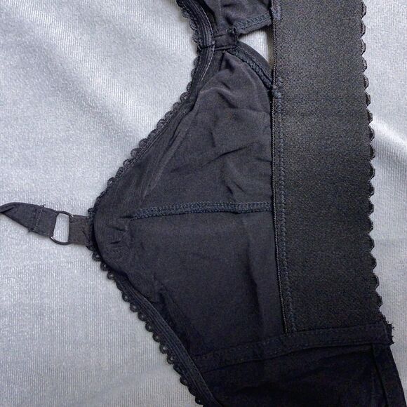 Out from Under Urban Outfitters Size Small Black Unlined Pin Up Bra Wire Free - Picture 6 of 8